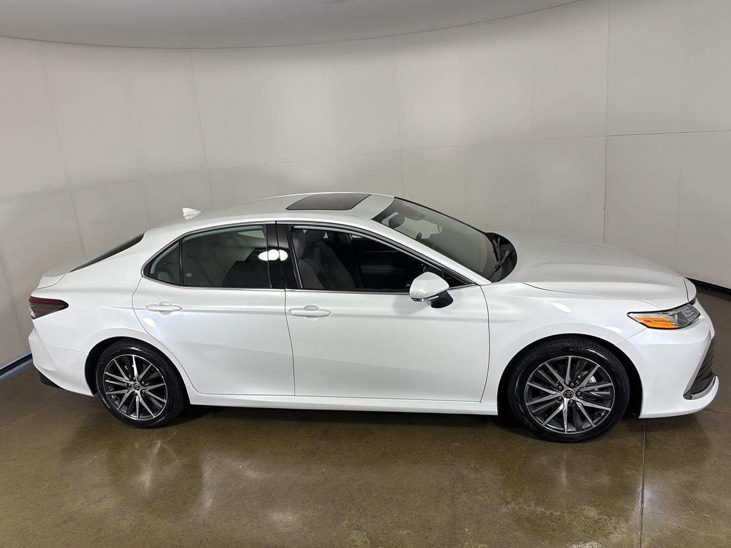 2022 Toyota Camry Hybrid XLE