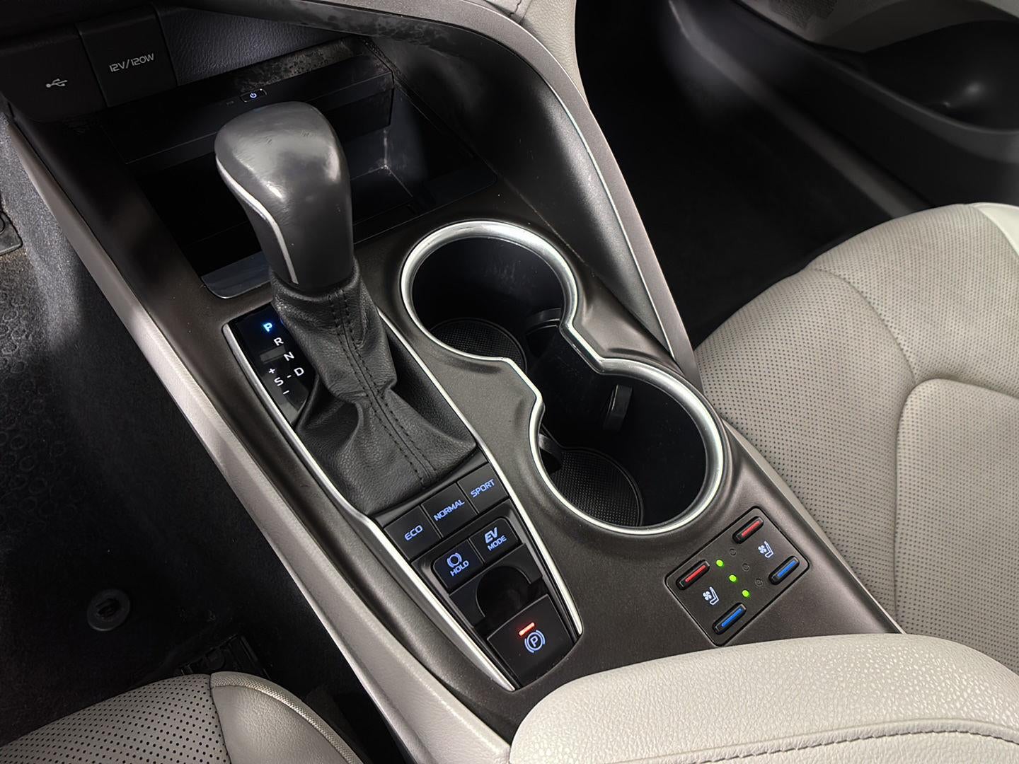 2024 Toyota Camry Hybrid XLE