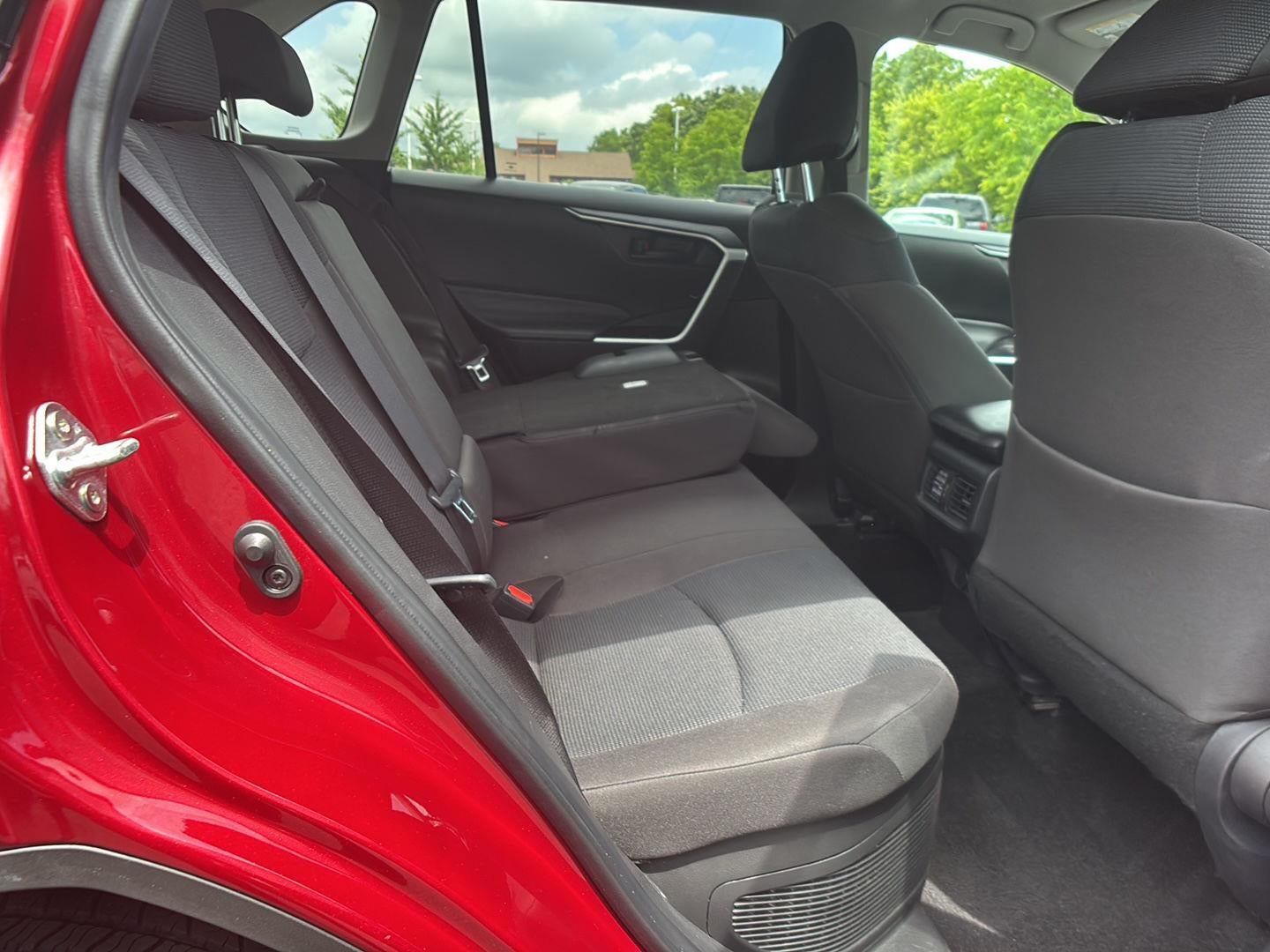 2025 Toyota RAV4 HYBRID LE