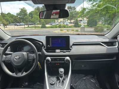 2025 Toyota RAV4 HYBRID LE