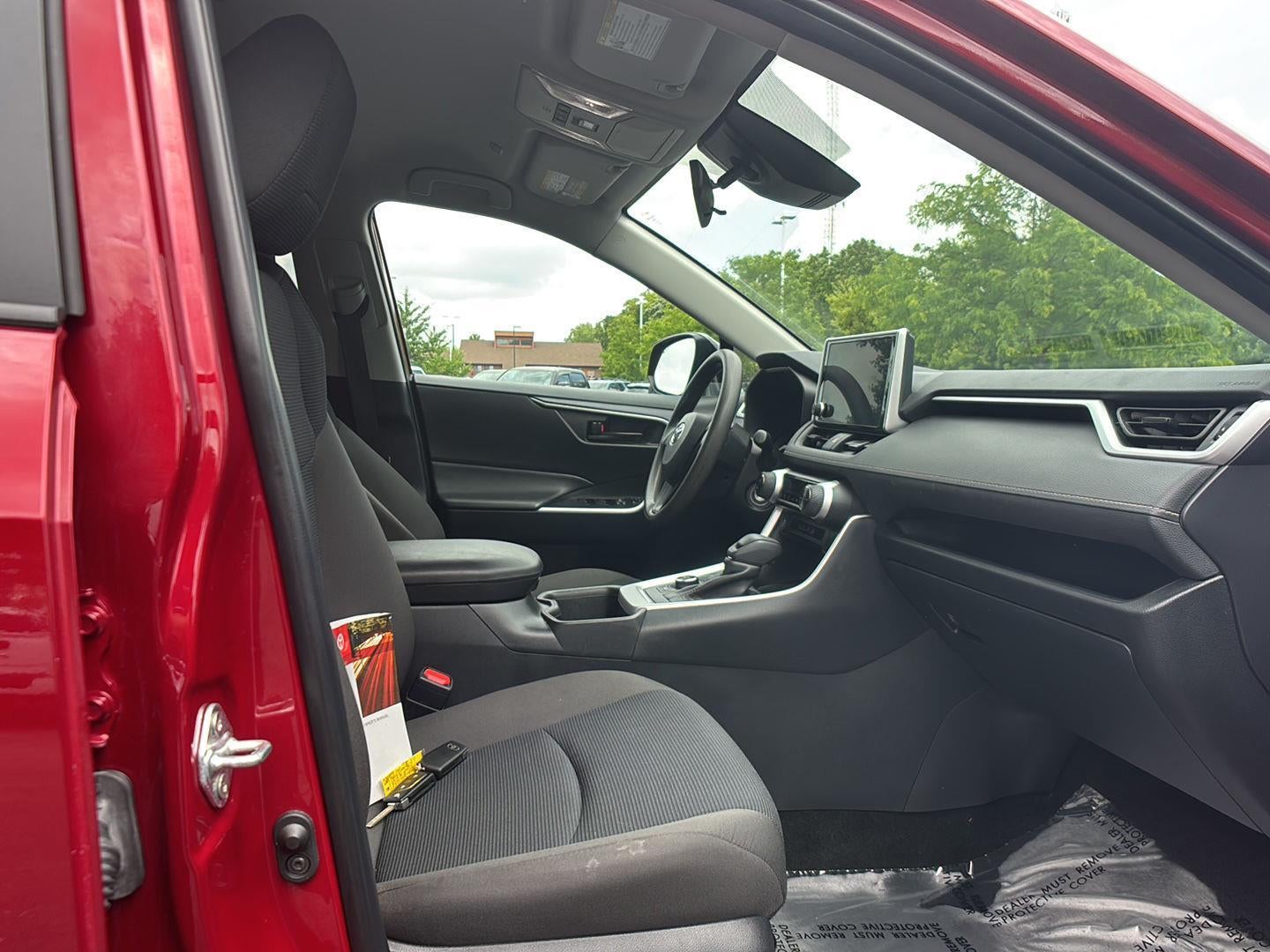 2025 Toyota RAV4 HYBRID LE