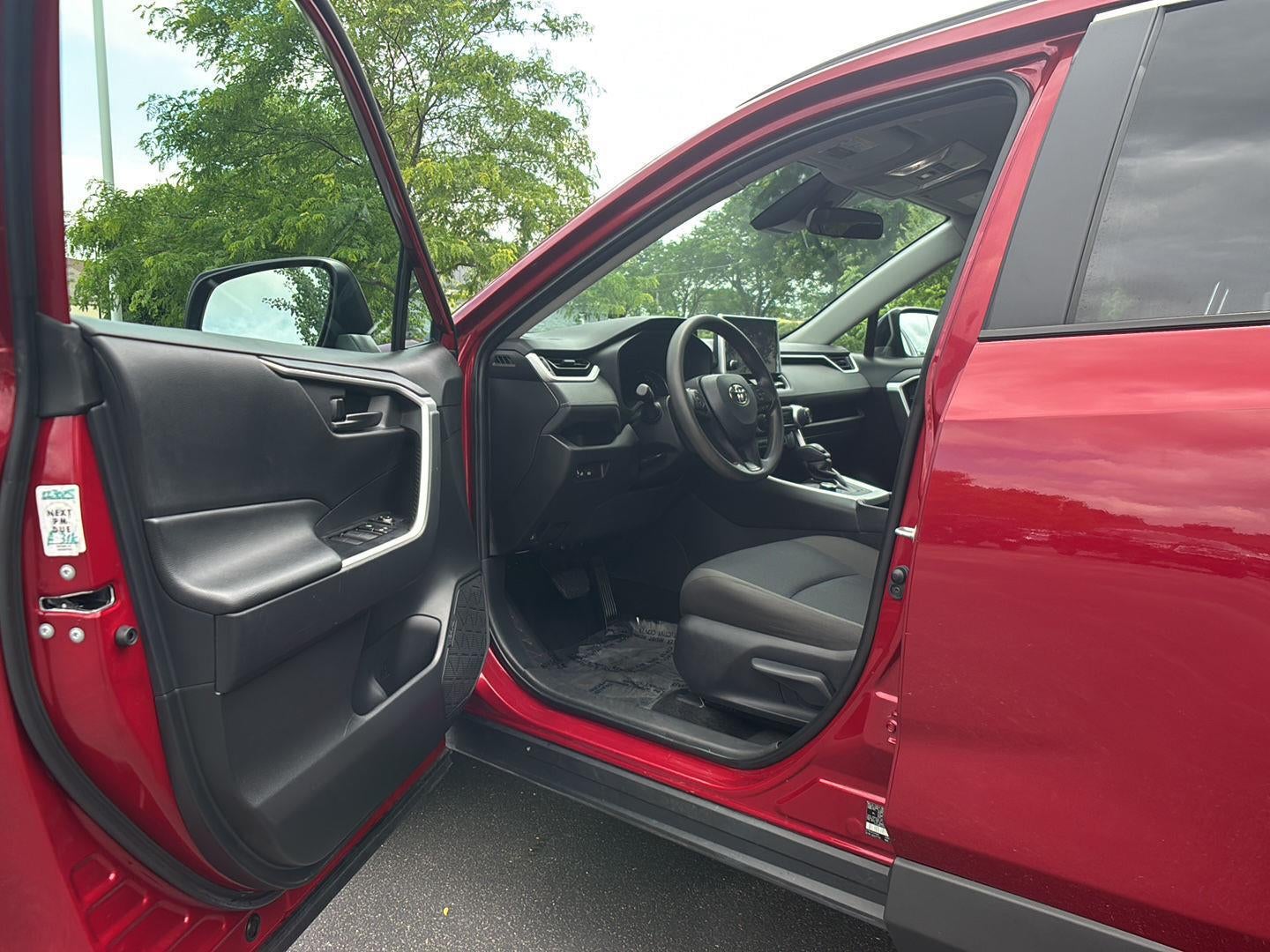 2025 Toyota RAV4 HYBRID LE