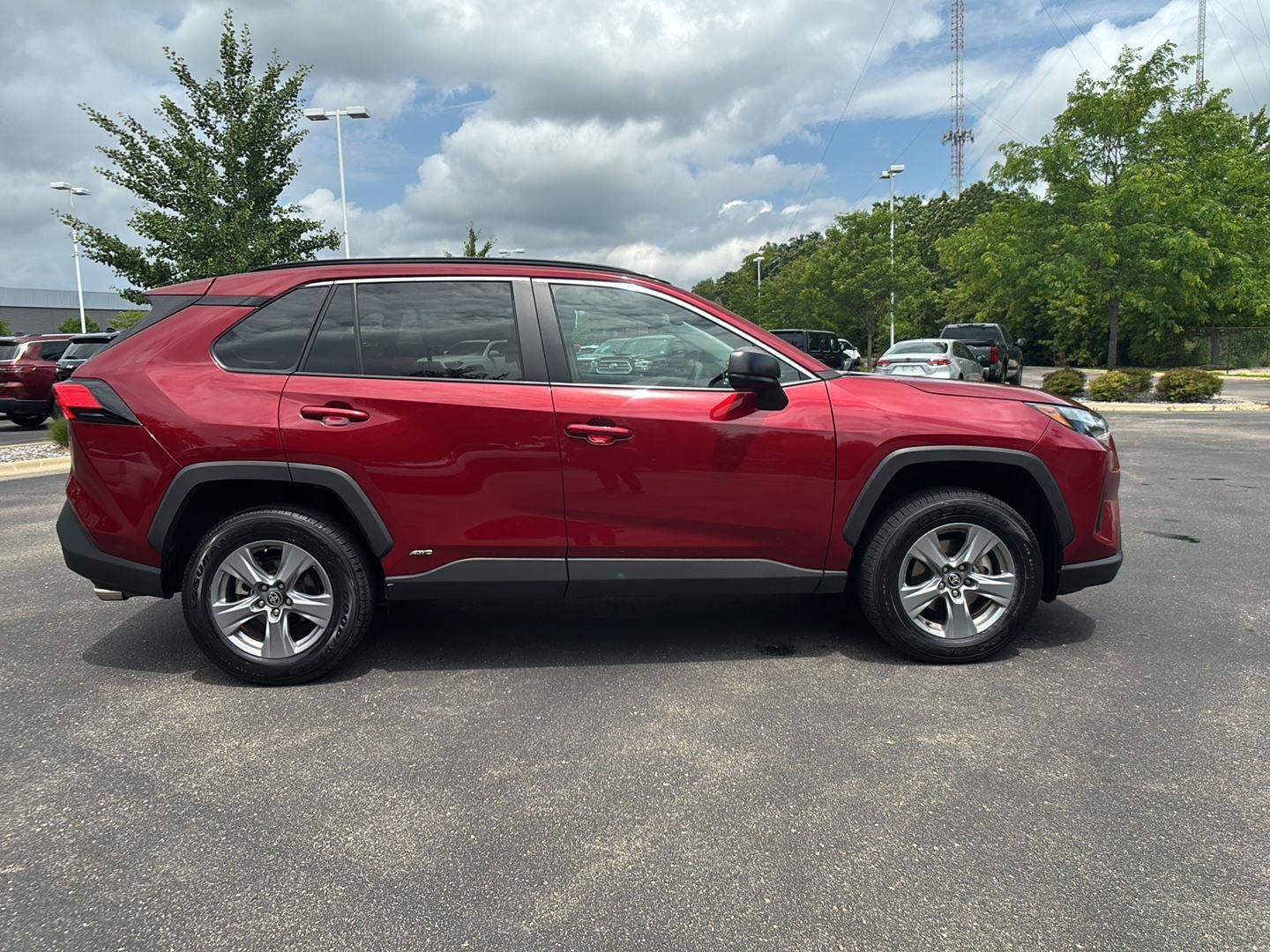 2025 Toyota RAV4 HYBRID LE