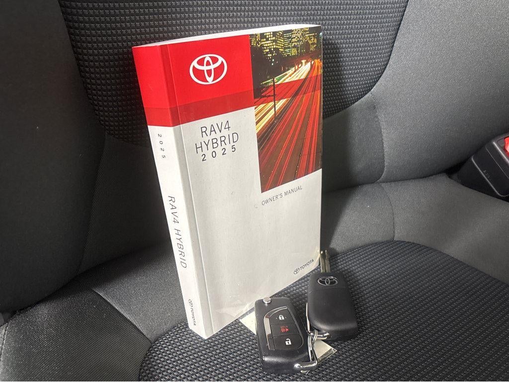 2025 Toyota RAV4 HYBRID LE