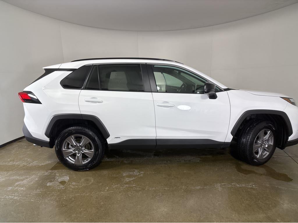 2025 Toyota RAV4 HYBRID LE