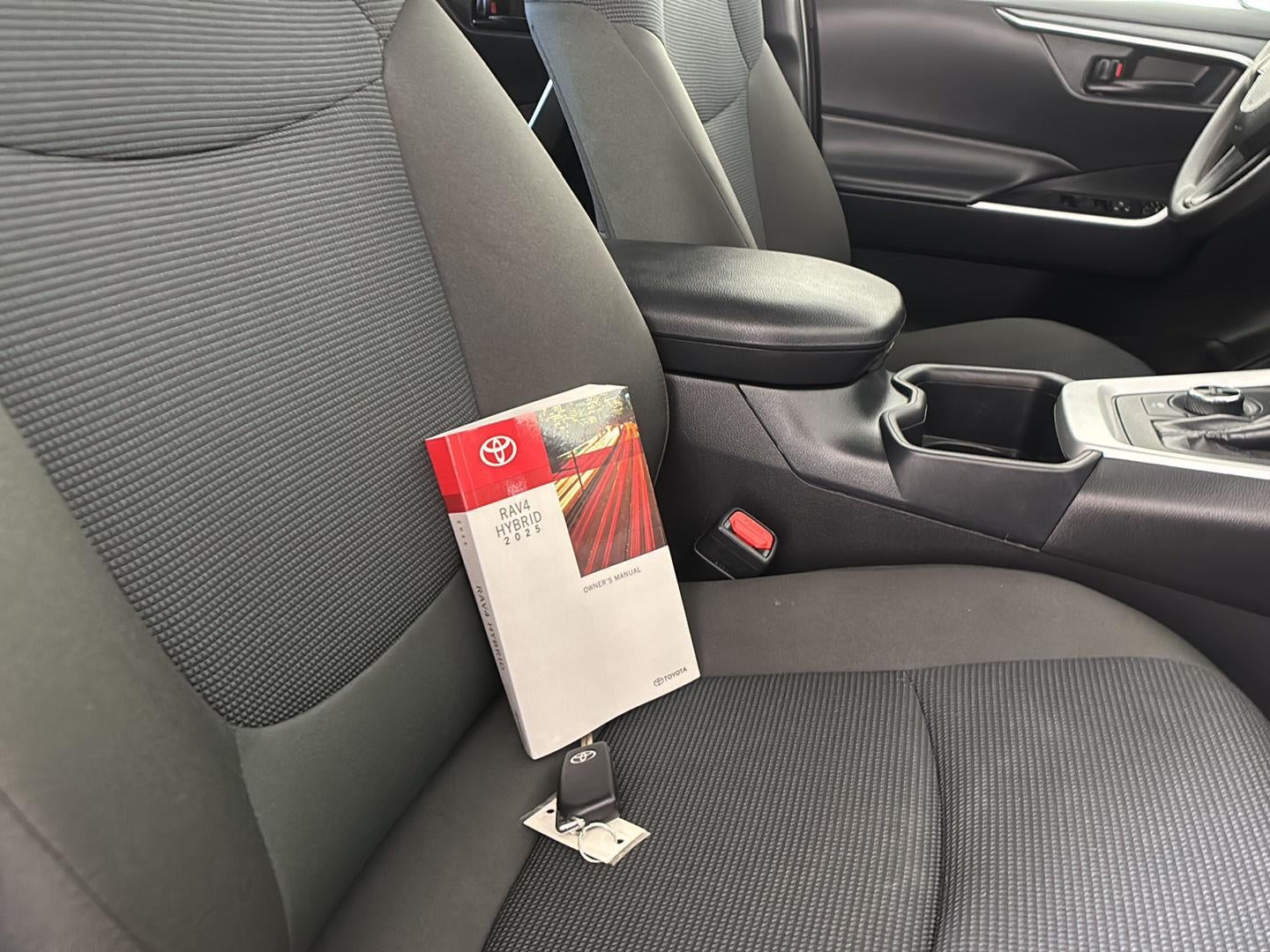 2025 Toyota Rav4 Hybrid LE