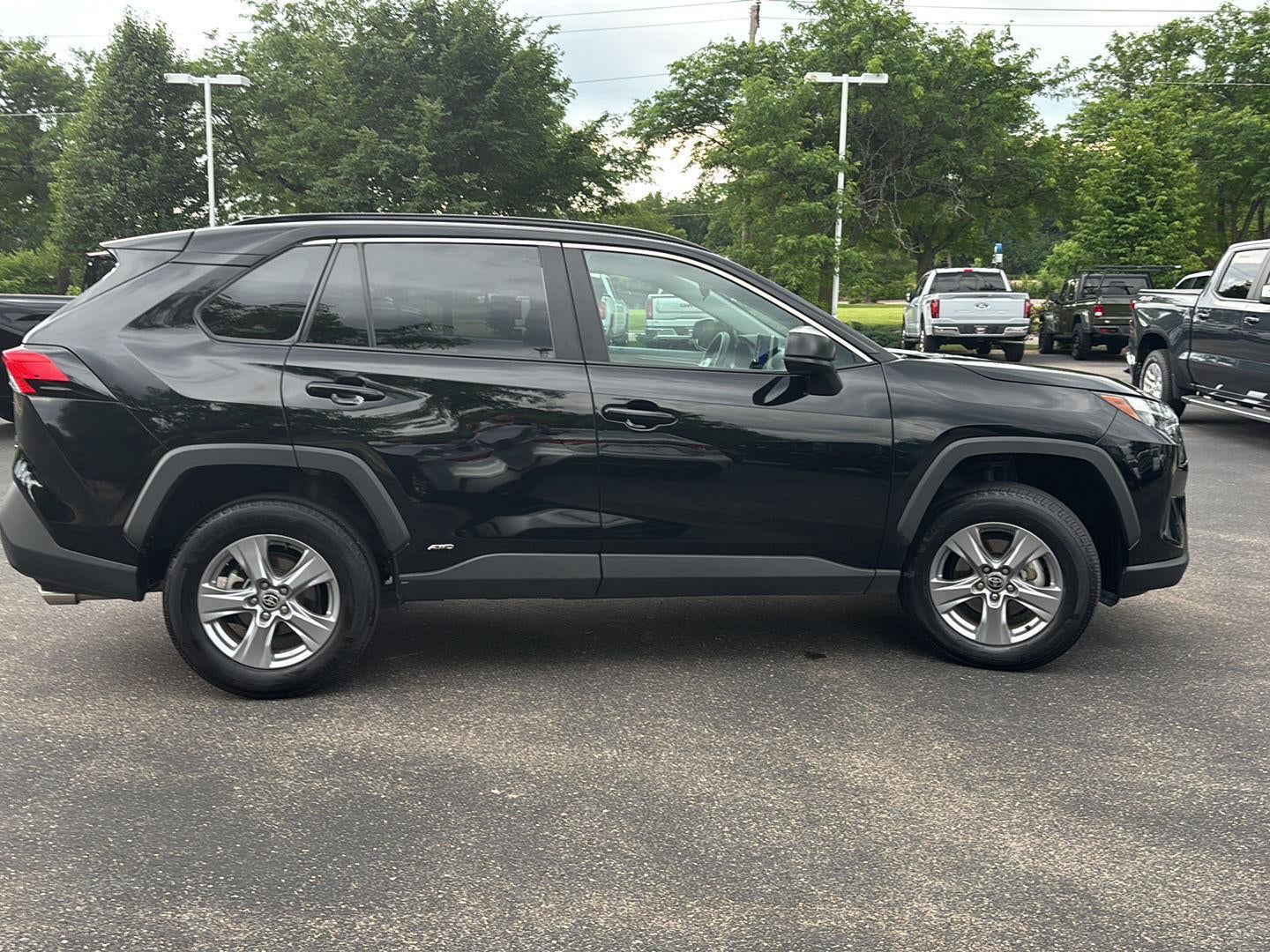 2025 Toyota RAV4 HYBRID LE