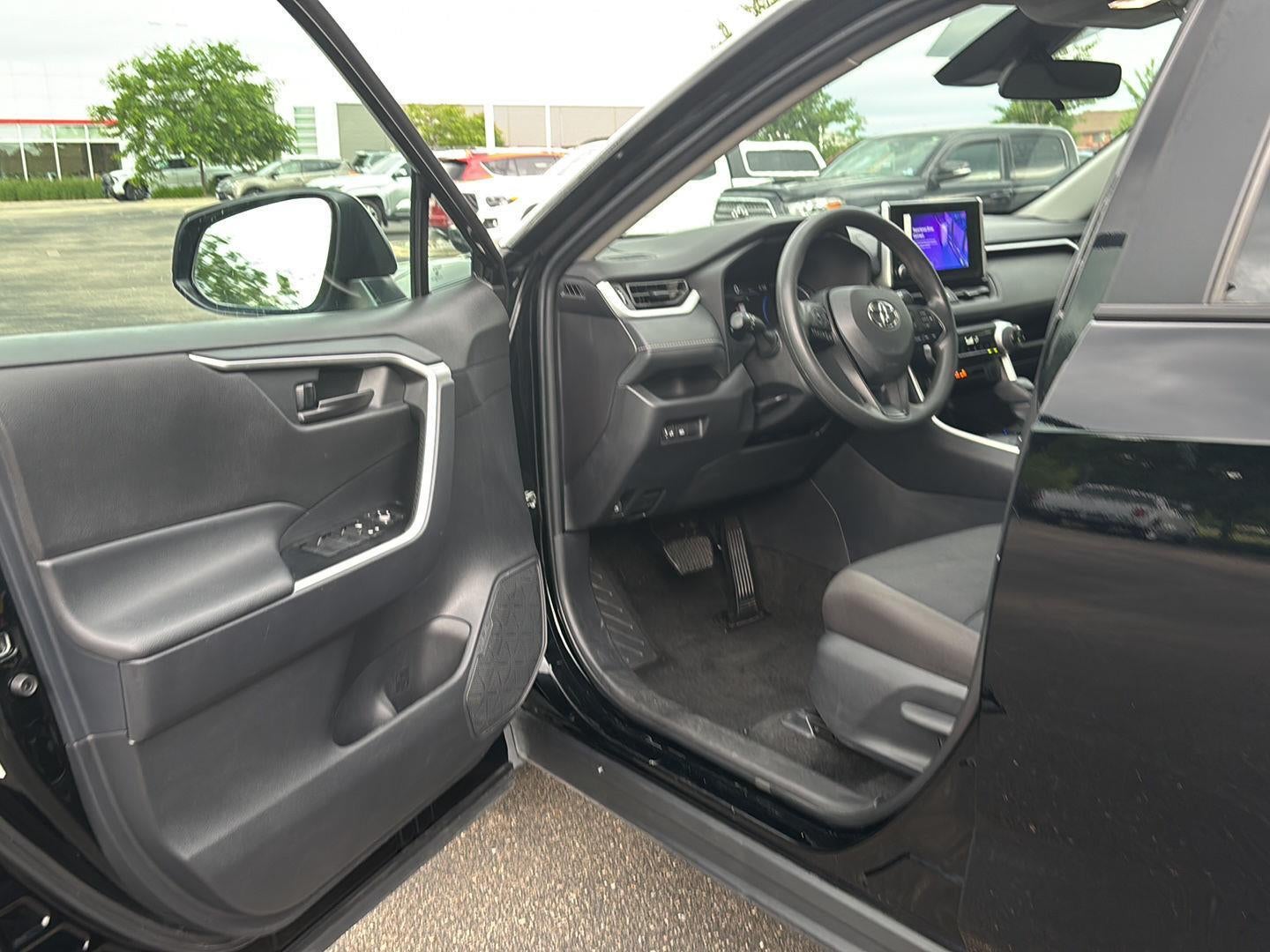 2025 Toyota RAV4 HYBRID LE