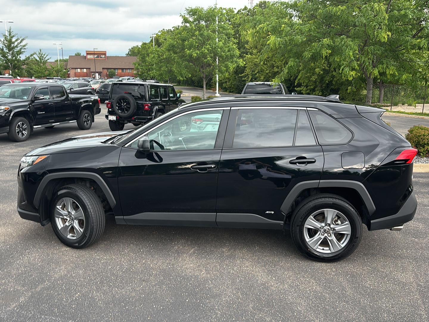 2025 Toyota RAV4 HYBRID LE
