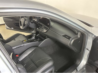 2024 Lexus ES ES 300h Luxury