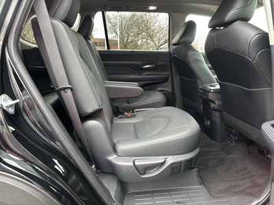 2024 Toyota GRAND HIGHLANDER Base