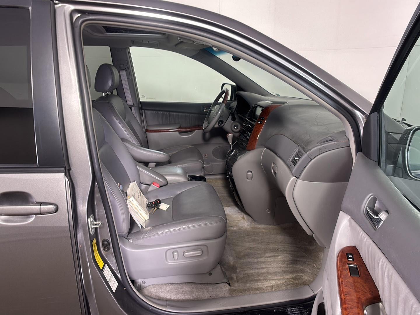 2005 Toyota Sienna XLE Limited