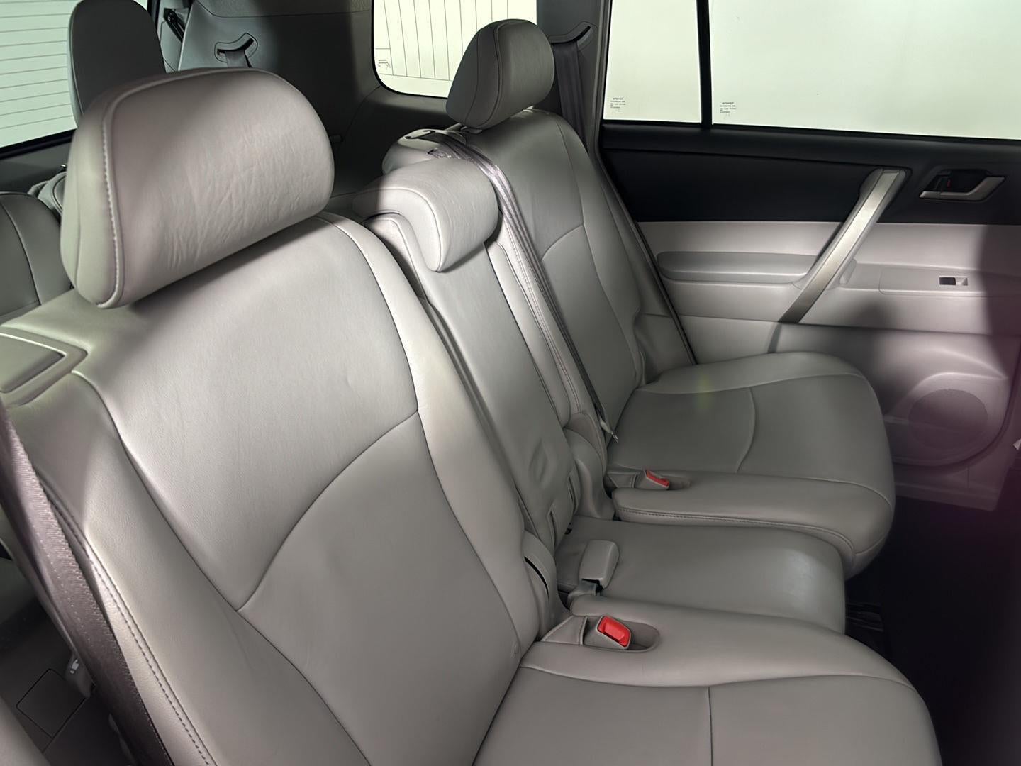 2013 Toyota HIGHLANDER Base