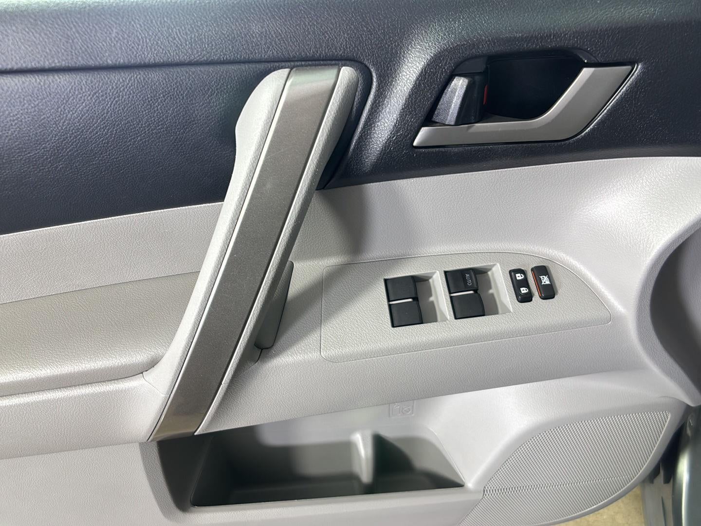 2013 Toyota HIGHLANDER Base