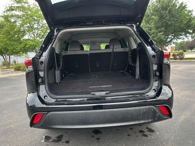 2022 Toyota Highlander LE