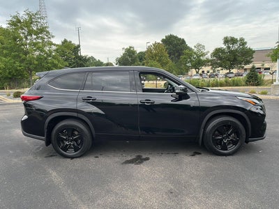 2022 Toyota Highlander LE