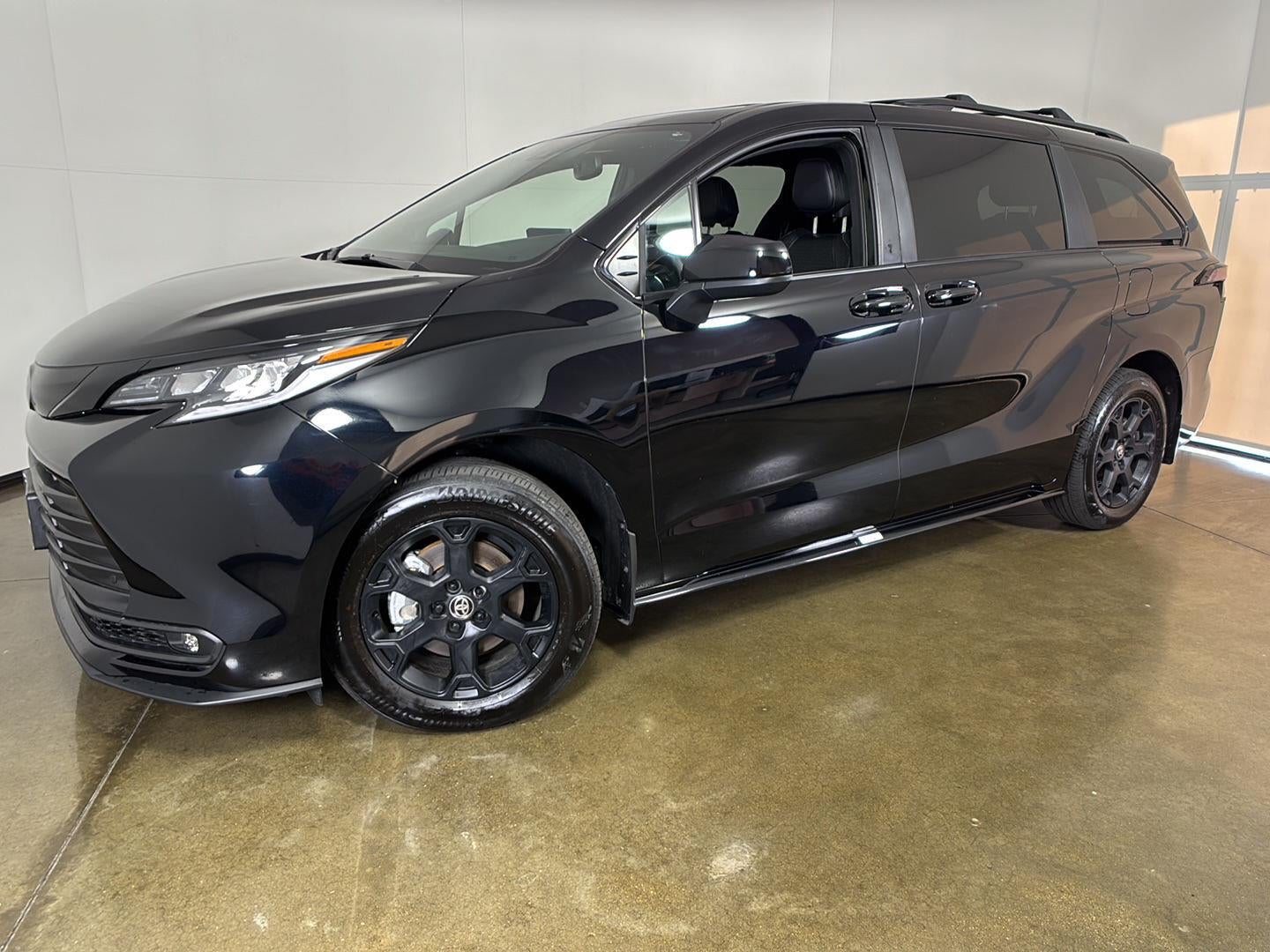 2025 Toyota Sienna Woodland Edition