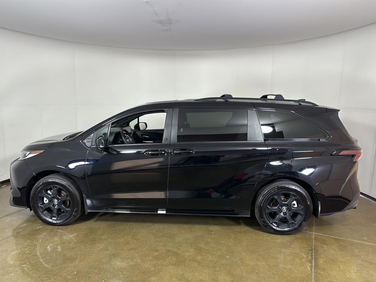 2025 Toyota Sienna Woodland Edition