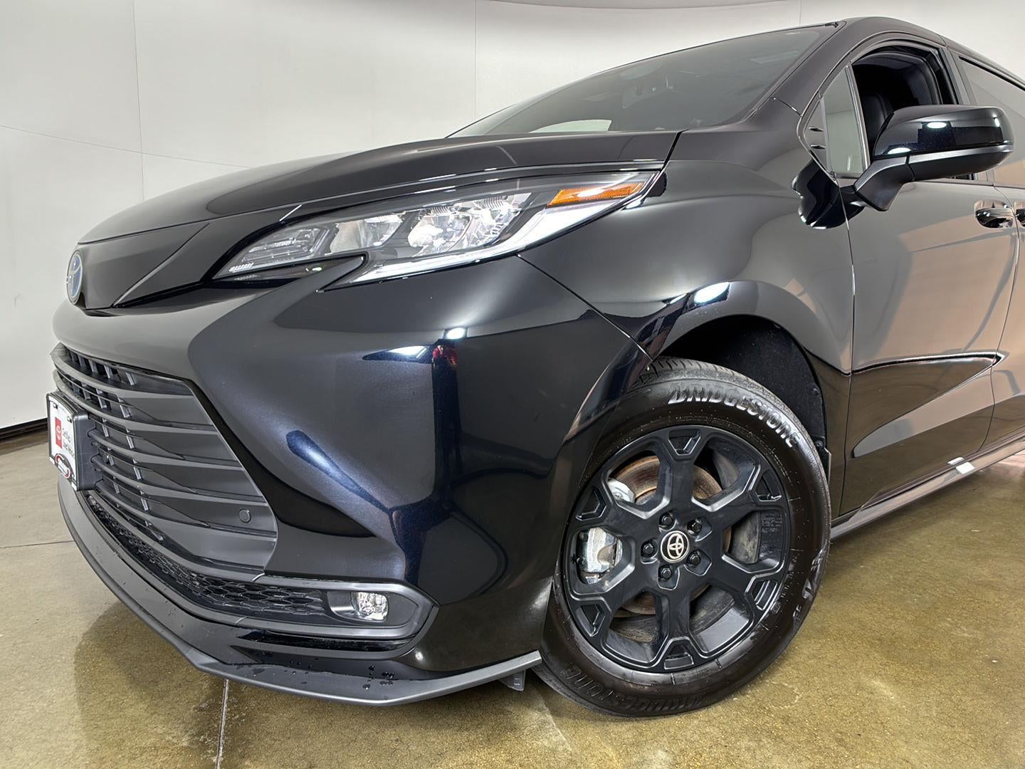 2025 Toyota Sienna Woodland Edition
