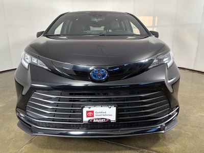 2025 Toyota Sienna Woodland Edition