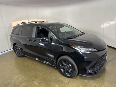 2025 Toyota Sienna Woodland Edition