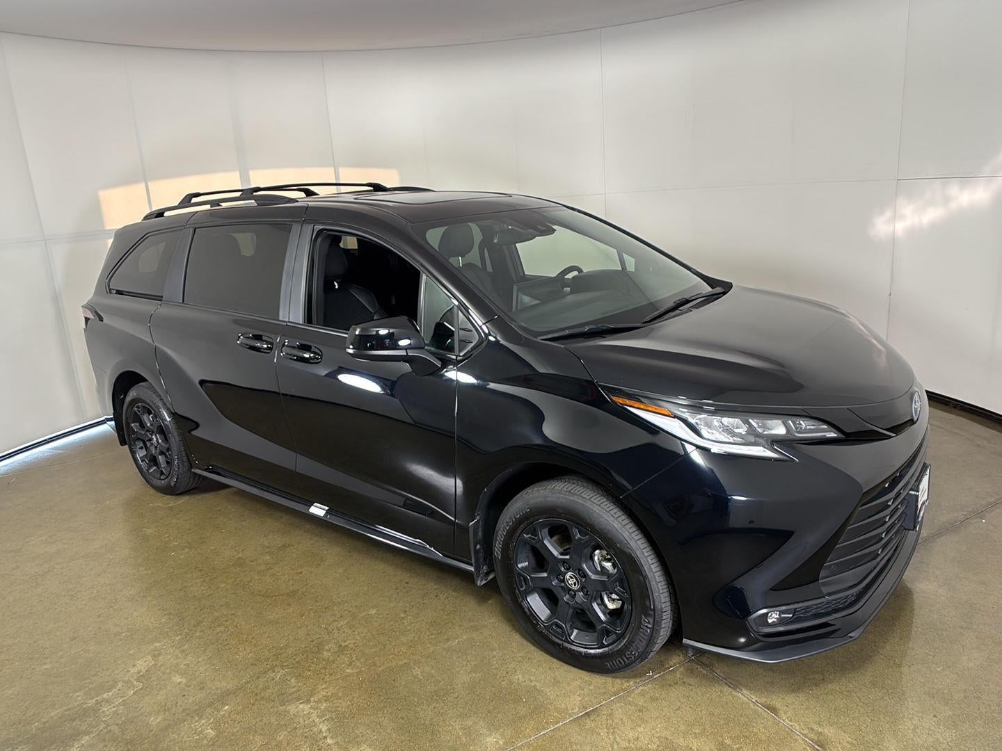 2025 Toyota Sienna Woodland Edition