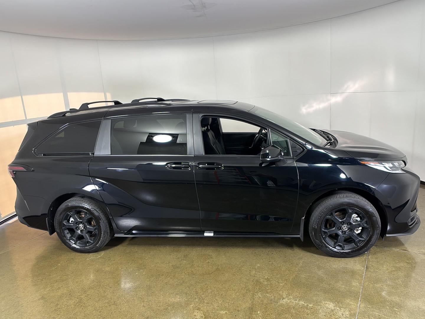 2025 Toyota Sienna Woodland Edition