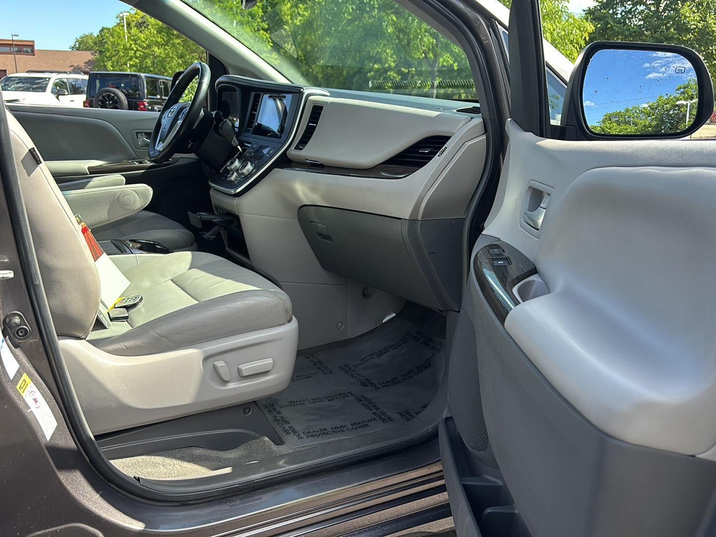 2015 Toyota Sienna XLE 7-Passenger