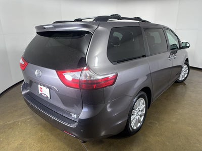 2017 Toyota Sienna XLE