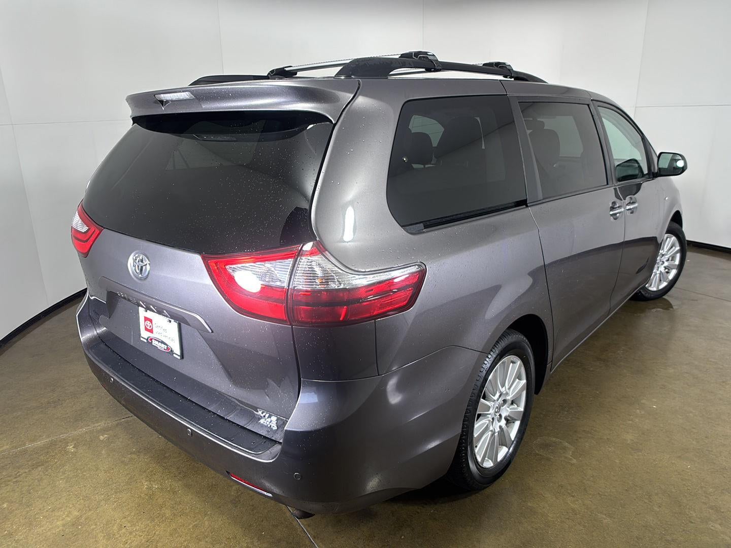 2017 Toyota Sienna XLE