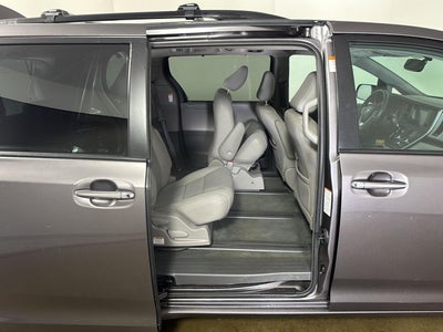 2017 Toyota Sienna XLE