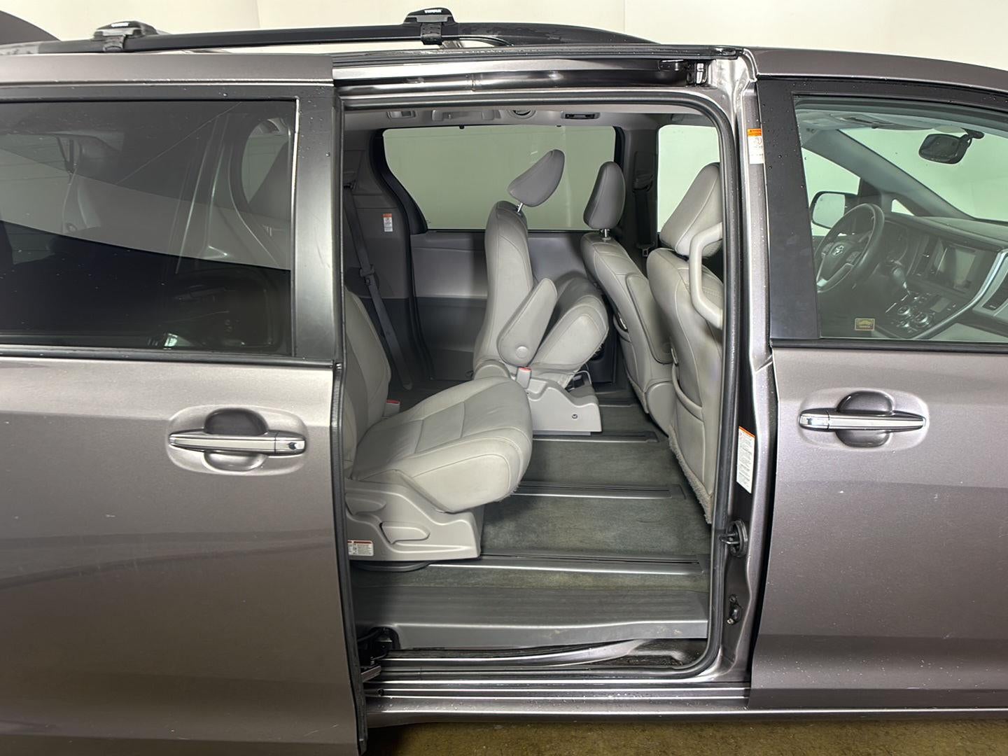 2017 Toyota Sienna XLE