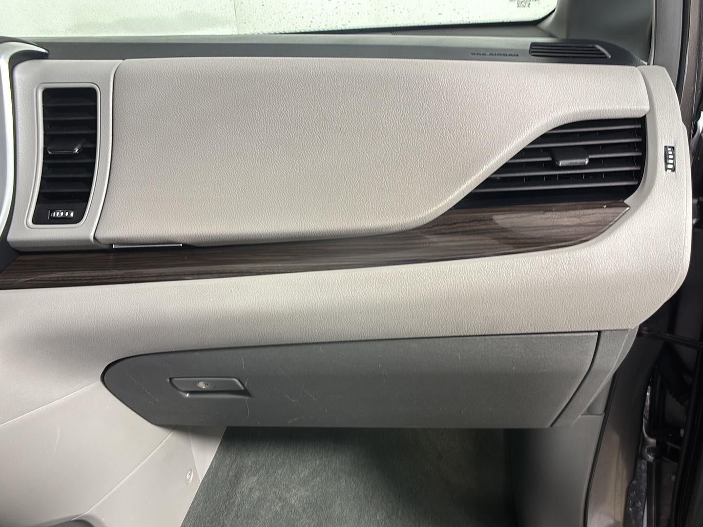 2017 Toyota Sienna XLE
