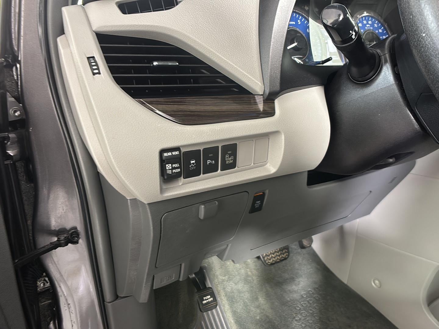 2017 Toyota Sienna XLE