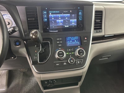 2017 Toyota Sienna XLE