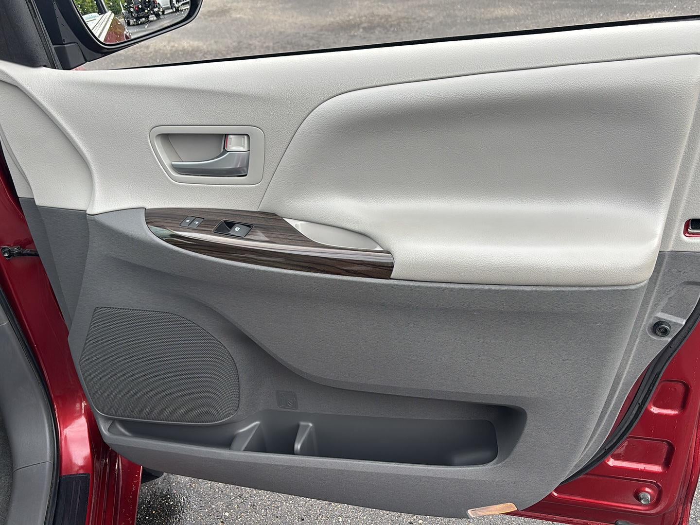2017 Toyota Sienna XLE 7-Passenger