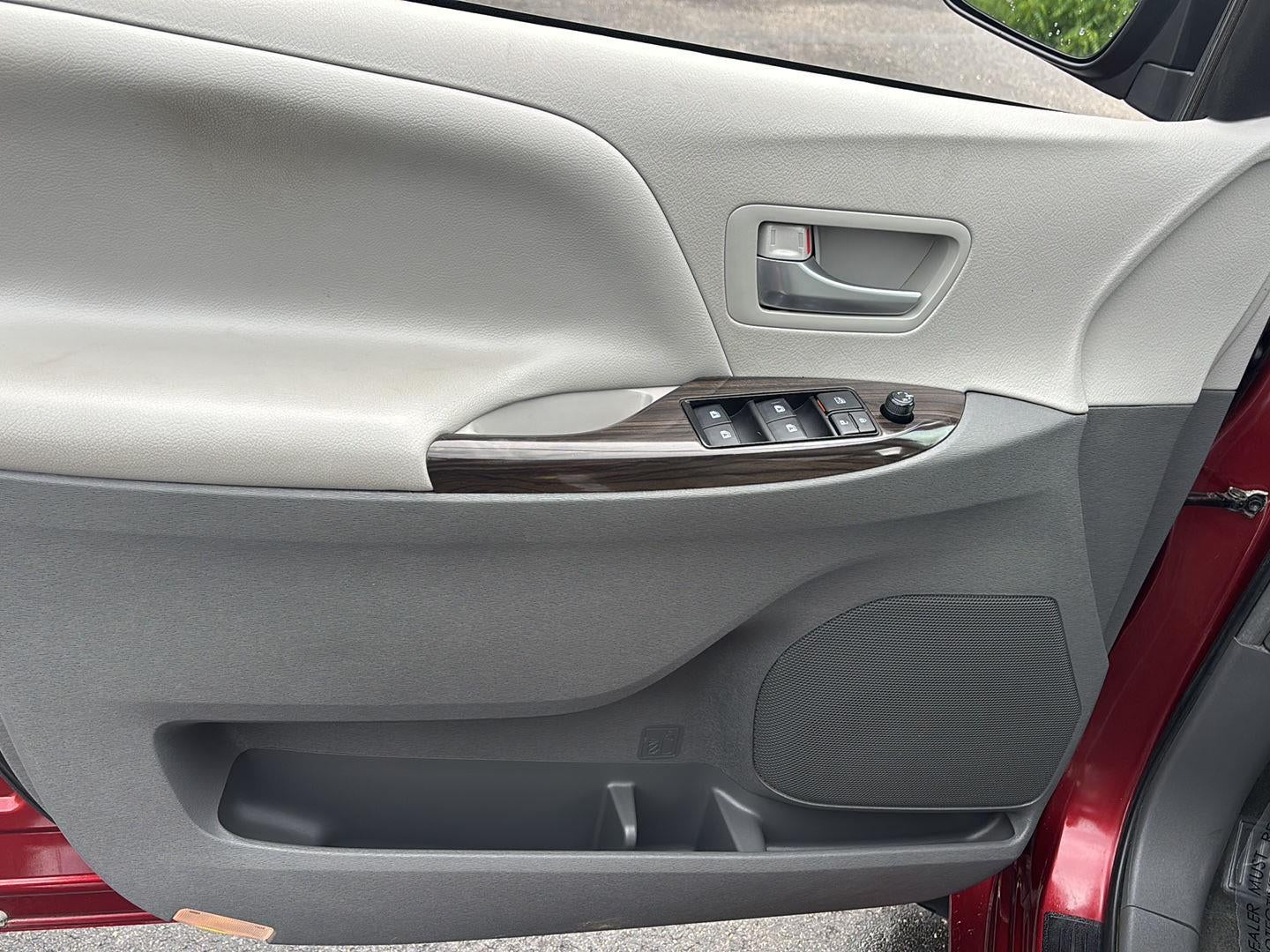 2017 Toyota Sienna XLE 7-Passenger