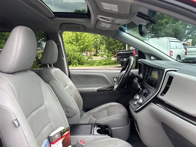 2017 Toyota Sienna XLE 7-Passenger