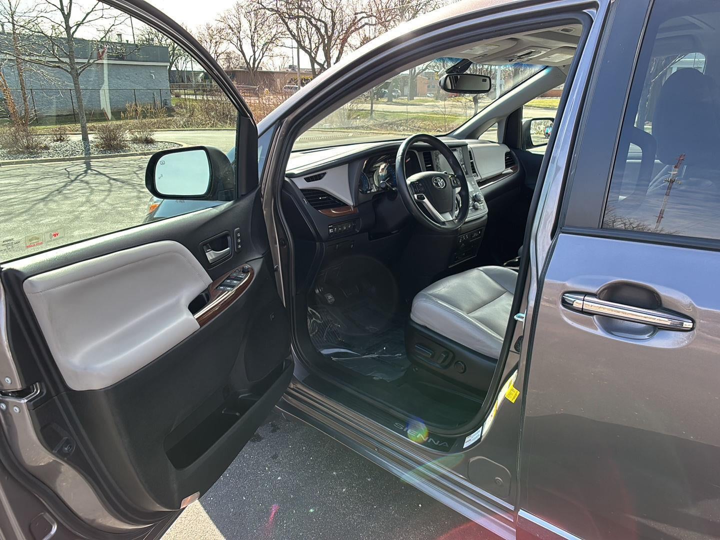 2017 Toyota Sienna Limited Premium 7-Passenger