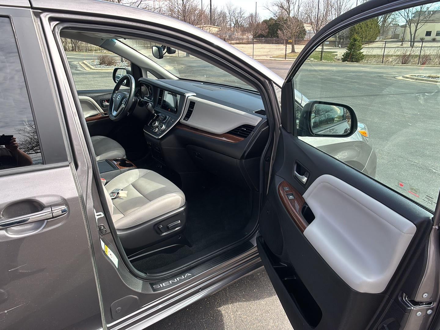 2017 Toyota Sienna Limited Premium 7-Passenger