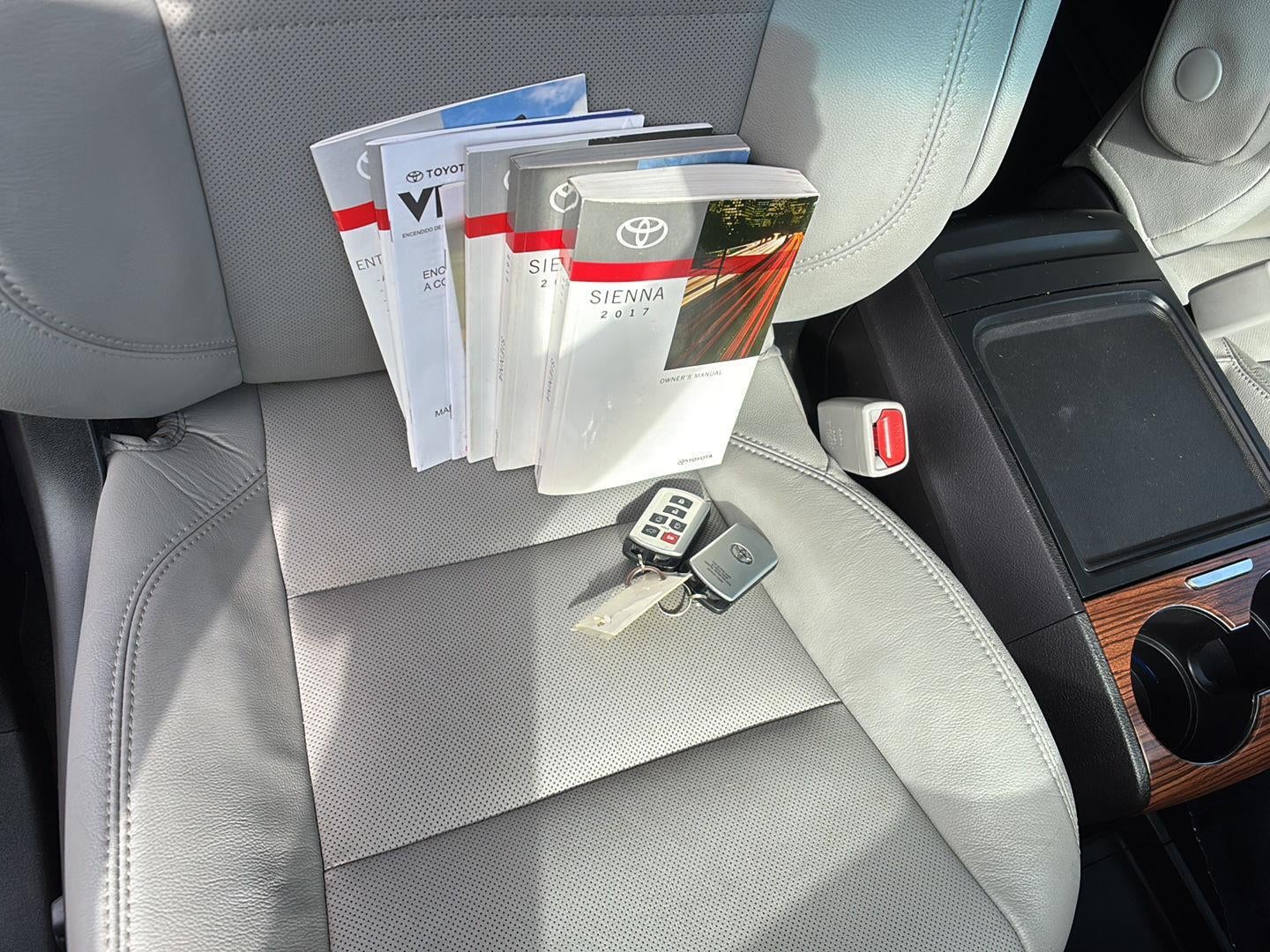 2017 Toyota Sienna Limited Premium 7-Passenger