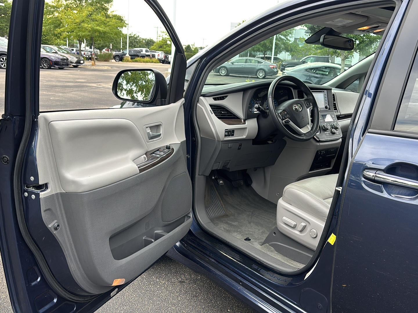 2018 Toyota Sienna XLE Premium 7-Passenger
