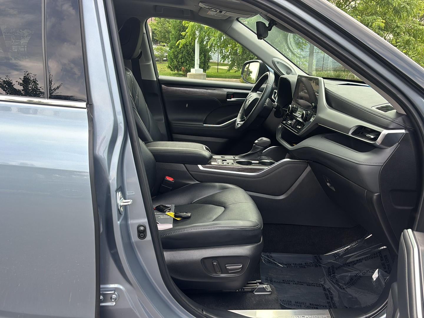 2023 Toyota Highlander Hybrid Platinum