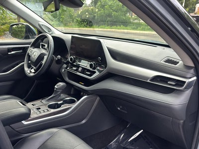2023 Toyota Highlander Hybrid Platinum