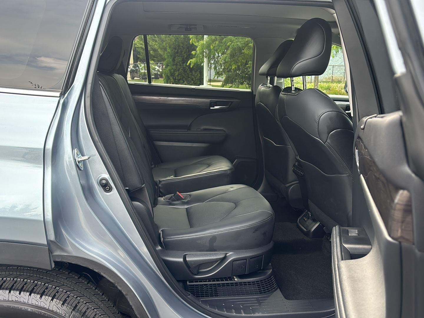 2023 Toyota Highlander Hybrid Platinum