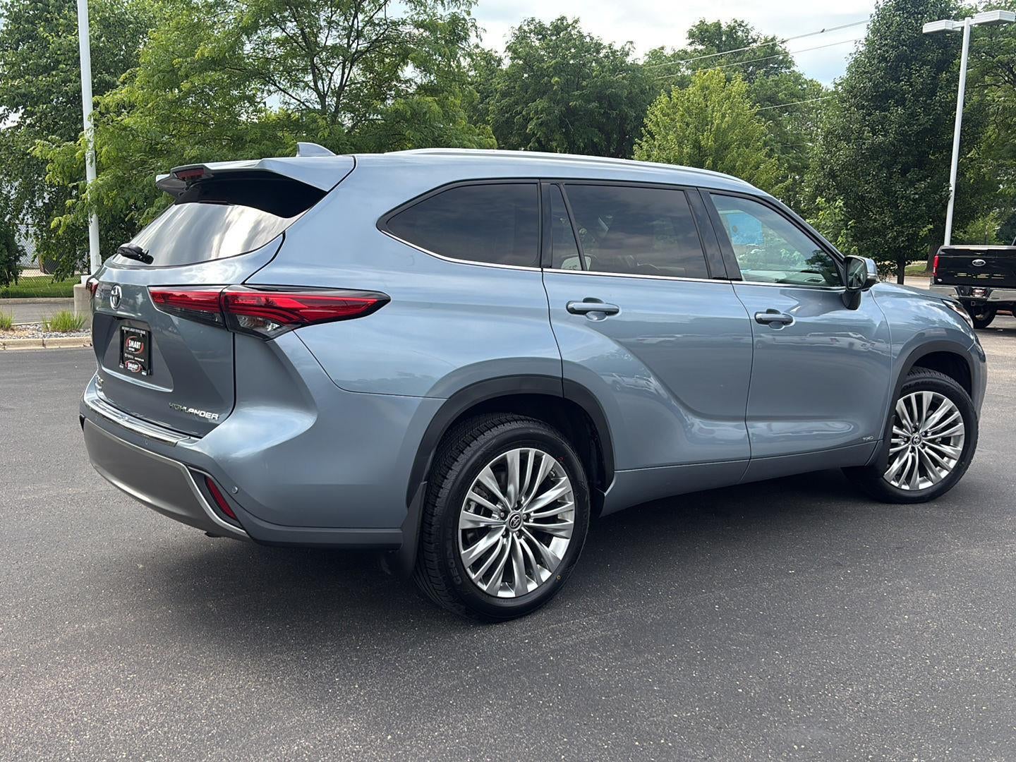 2023 Toyota Highlander Hybrid Platinum