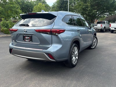 2023 Toyota Highlander Hybrid Platinum