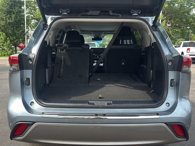 2023 Toyota Highlander Hybrid Platinum