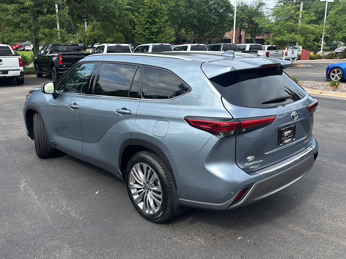 2023 Toyota Highlander Hybrid Platinum