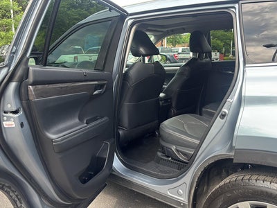 2023 Toyota Highlander Hybrid Platinum